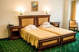 Отель Hotel Victoria Питешти Стандартный двухместный номер с 2 отдельными кроватями-2